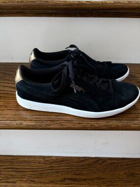 PUMA Vikky Black Suede Sneakers – Women's Size 8.5/39